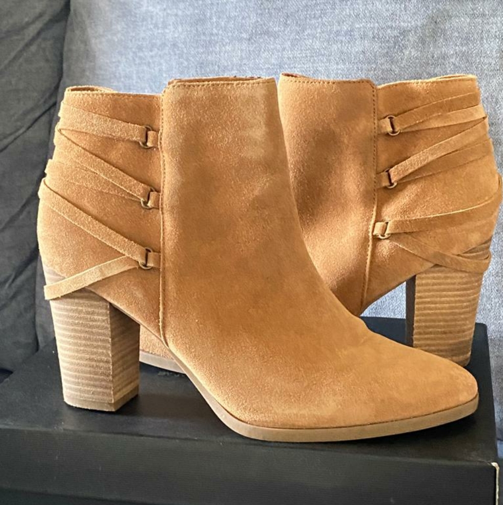 Suede cognac Micheal Shannon ankle bootie size 10